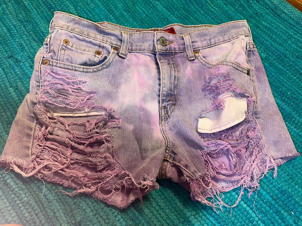 VINTAGE LEVI'S PURPLE Denim TIE DYE DISTRESSED CUTOFF SHORTS BOHO HIPPIE 30